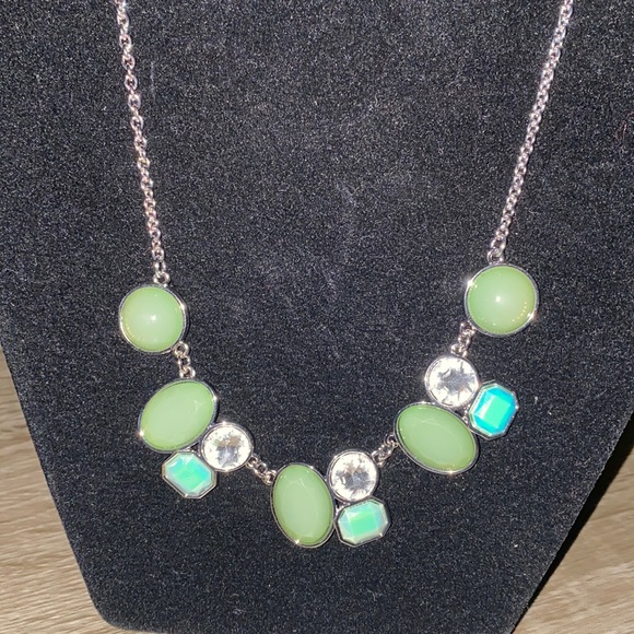 NWT Green & Silver Necklace w/ Earrings Set - Picture 6 of 6
